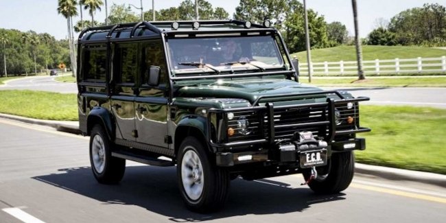   :   Land Rover Defender