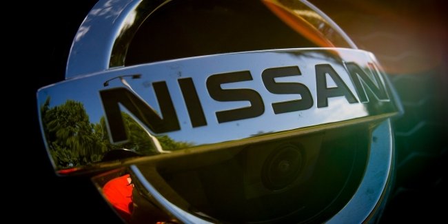 , !: Nissan    