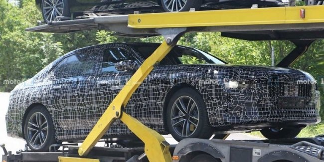 Шпионы запечатлили серийную BMW i7