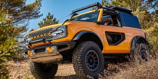 Ford Bronco:   !