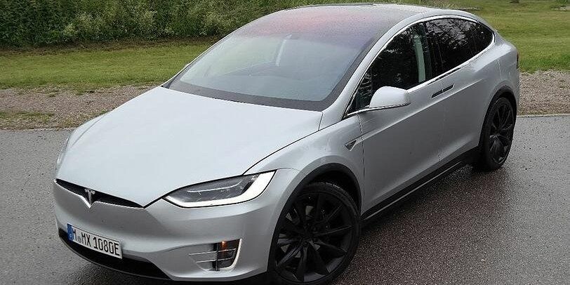 Tesla model x фото