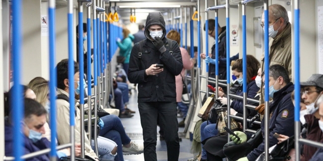 Зеленский подписал закон о штрафах за проезд в общественном транспорте без маски