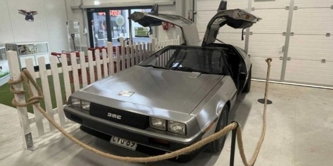 Не такое будущее хотела DeLorean: легендарный автомобиль продается в «блошином» магазине