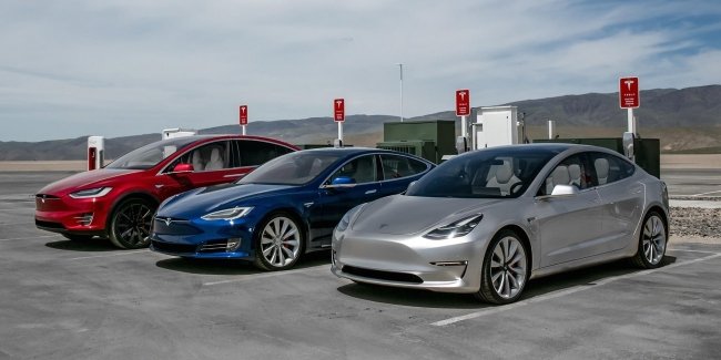  Tesla Model S  X  
