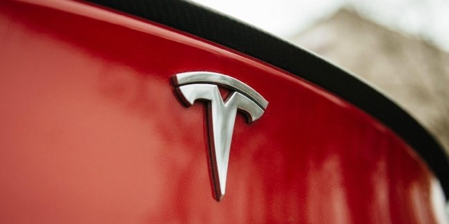 Аккумулятор больше не проблема: Tesla Model S/X перешли на литий-ионную 12-вольтовую батарею