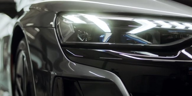  Audi e-tron GT   