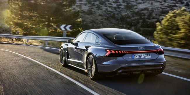Audi e-tron GT:    udi