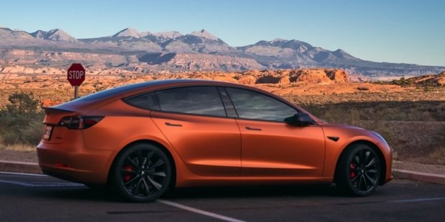 На каком пробеге Tesla Model 3 меньше вредит экологии, чем кроссовер с ДВС?