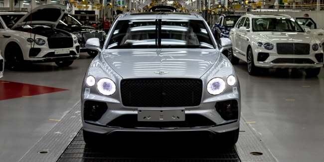 Богатым нужны новые игрушки: рекордные продажи Bentley