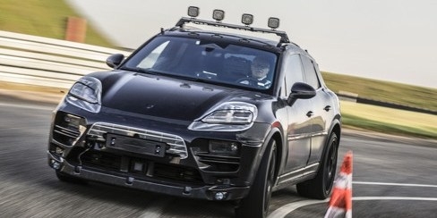 Машина macan певца