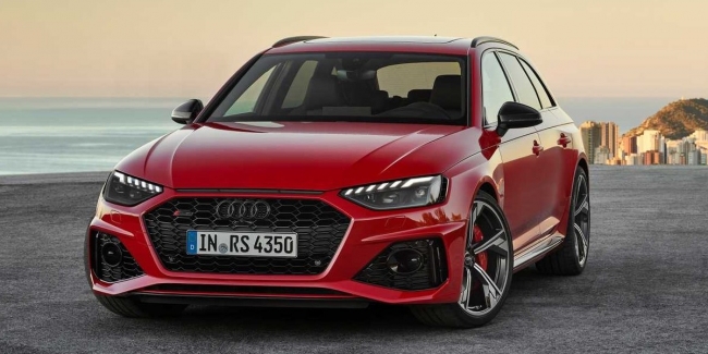   Audi RS4?