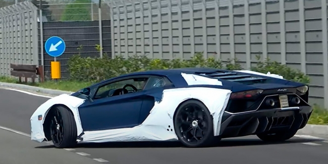 Lamborghini    Aventador?