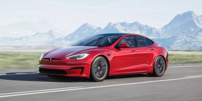 Tesla Model S Plaid официально обновила рекорд в заезде на четверть мили