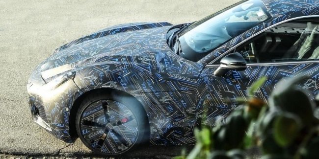  Maserati GranTurismo:  