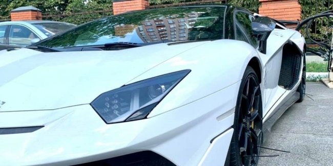    Lamborghini Aventador