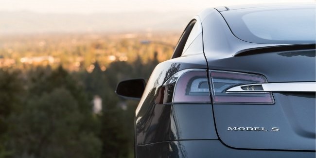 Tesla Model S:   ,    $10.000 