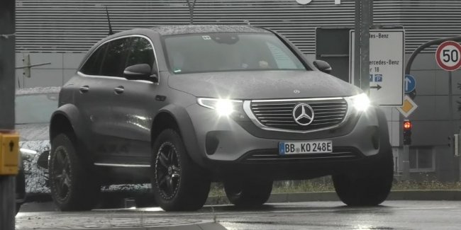 Mercedes EQC 44:  