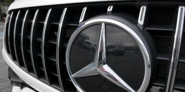 Шпионы заглянули в салон нового Mercedes-Benz GLC