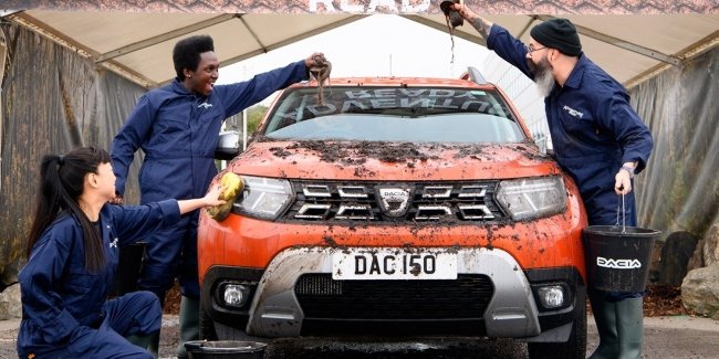 Марка Dacia представила первую в мире бесплатную грязевую ванну для внедорожников