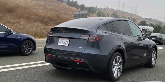 Tesla Model Y прошла реальный «лосиный тест» на скорости 100 км/ч (видео)