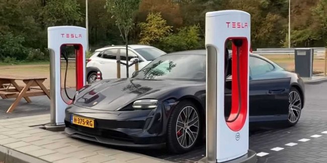 Tesla  :   Supercharger   
