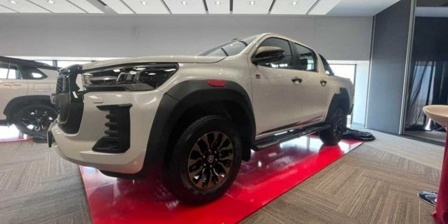 Toyota Hilux    Ranger Raptor