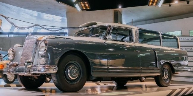  : Mercedes     Type 300 Adenauer
