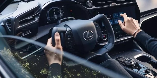 Електричний кросовер Lexus отримає штурвал замість керма