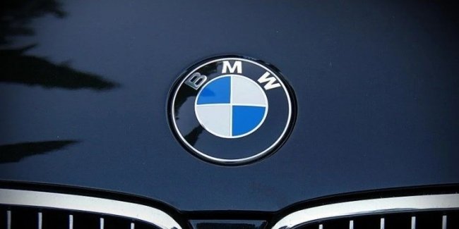   BMW    Android Auto  Apple CarPlay
