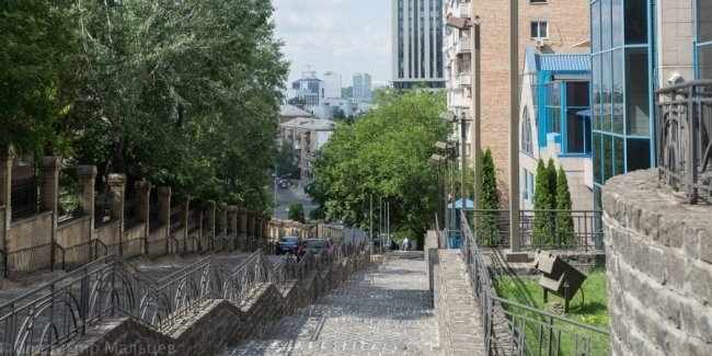 У центрі Києва на одній із вулиць частково обмежать рух транспорту