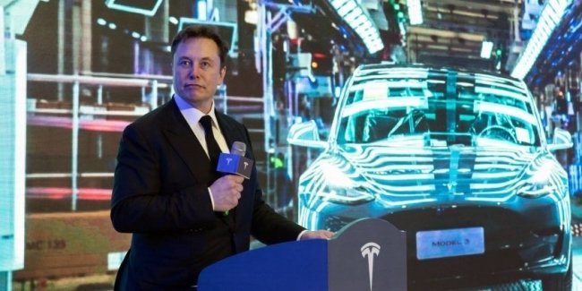 Німецька споживча група подала позов проти Tesla