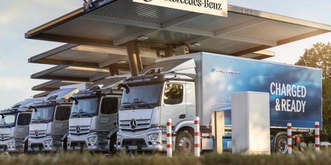 Mercedes-Benz відкрив першу зарядну станцію для електровантажівок