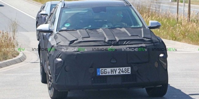 Hyundai Kona EV нового покоління помітили на тестах