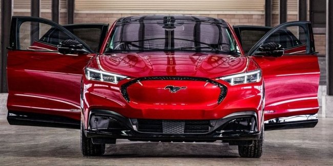 Електричний Ford Mustang Mach-e продається краще за «звичайний»