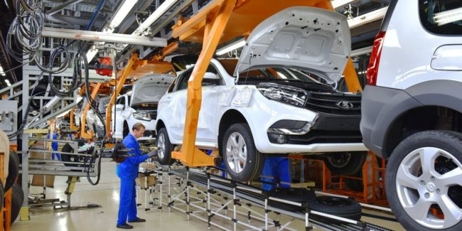 Санкції проти РФ змусили «АвтоВАЗ» відмовитись від моделі XRay