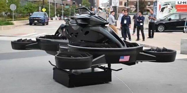 На автосалоні в Детройті представили перший у світі літаючий мотоцикл