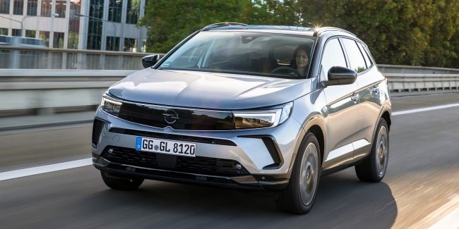 Анонсовано українські ціни на новий Opel Grandland