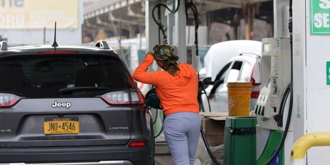 Ціни на бензин у США знову почали зростати