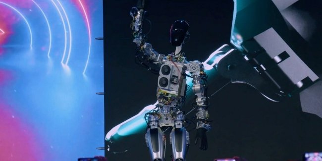 Tesla презентувала прототип роботів-гуманоїдів Optimus