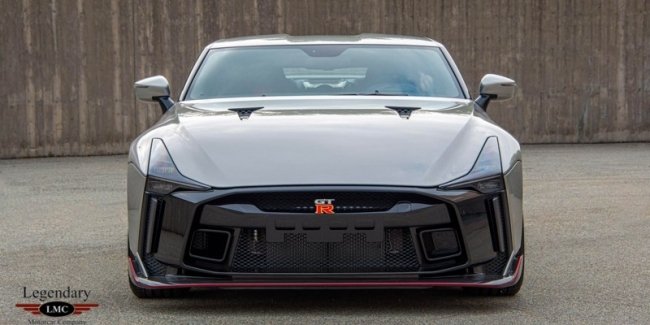 г Nissan GT-R      