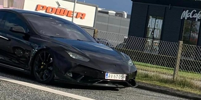 Tesla Model S   Lamborghini Huracan