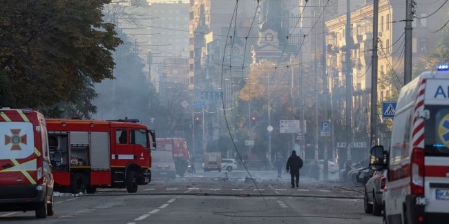 У центрі Києва перекрили рух транспорту на низці вулиць