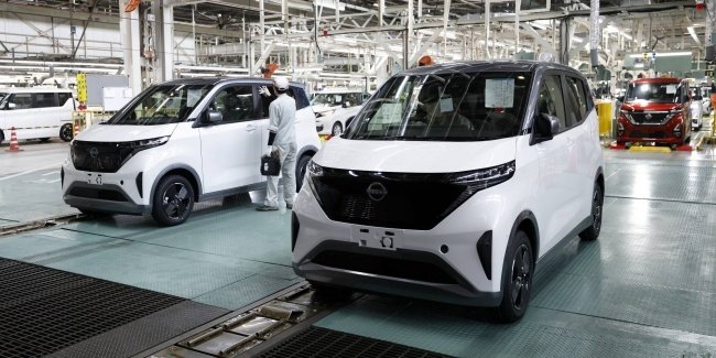 Компанія Nissan знову зупинила виробництво через брак напівпровідників
