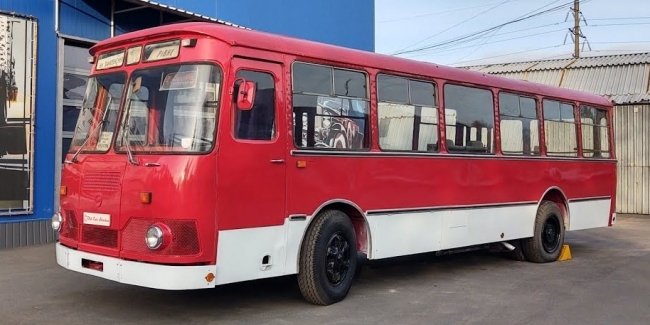 В Україні відновили рідкісний та нестандартний автобус 80-х