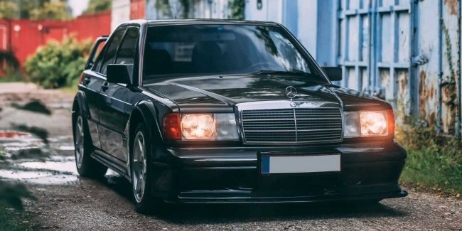  Mercedes-Benz 190   260 000 