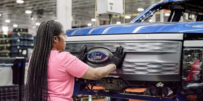 Ford F-150 Lightning �������� � ��� ���� ���� ������� �����