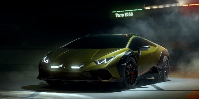 Lamborghini      2022 
