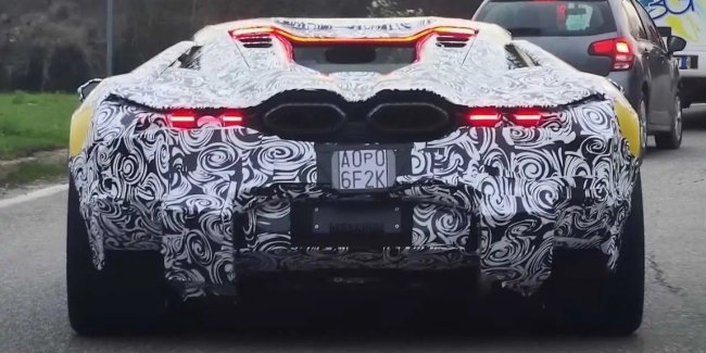 Lamborghini      V12
