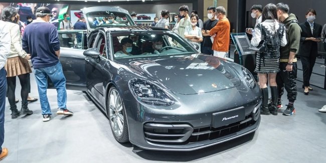    Porsche Panamera   $18000