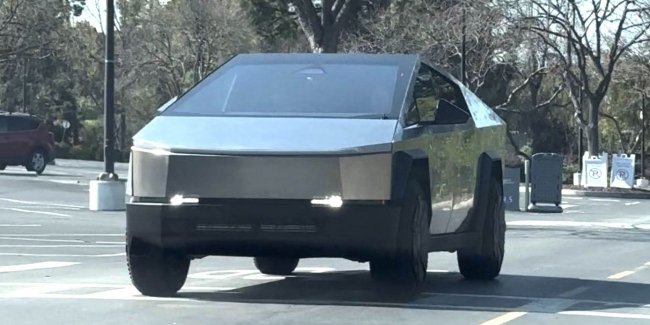  Tesla Cybertruck  